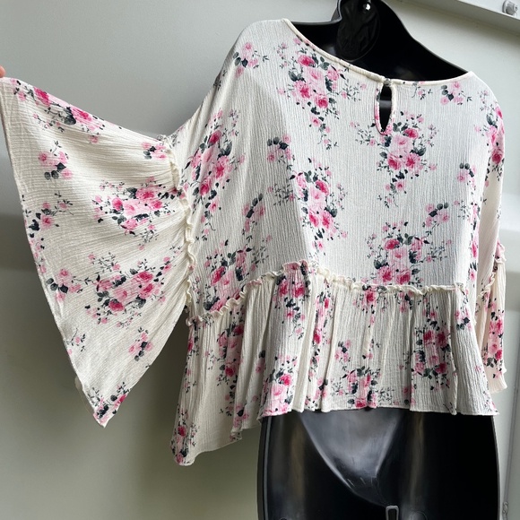 -Francesca’s Mi Ami- Cottage Core Floral Top with Flare Sleeves - Picture 5 of 10